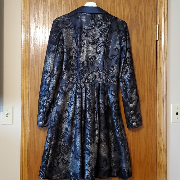 One of a kind women's dress coat - Picture 7 of 9